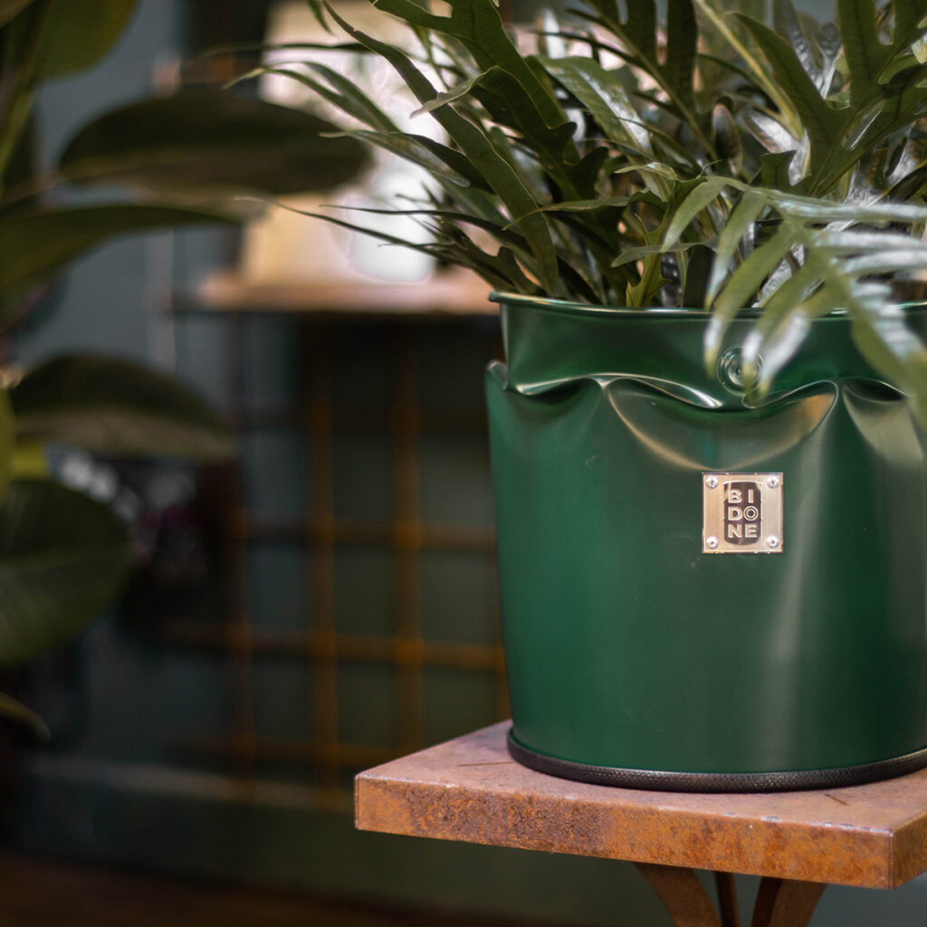 vaso contenitore di design per composizioni floreali